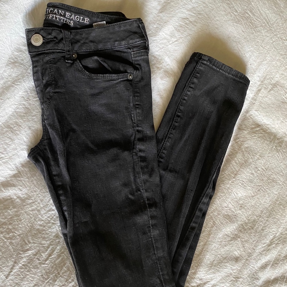 Black AEO Super Stretch Skinny Jeans